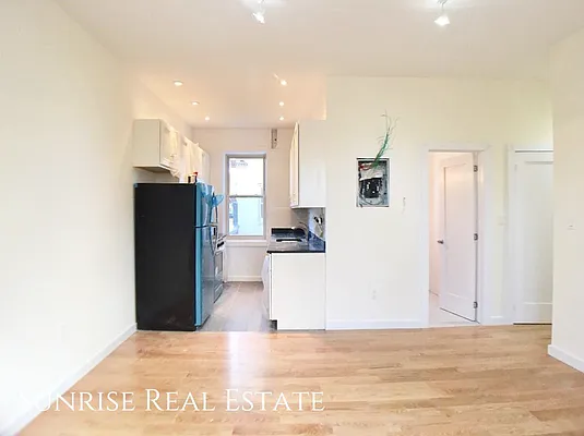 Rented by Sunrise Real Estate | media 15