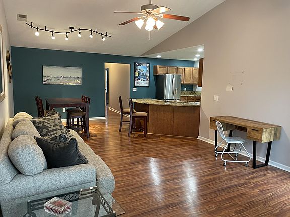 3rd image of 106 Sonoma Dr