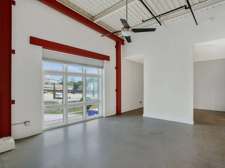 2606 Saint Louis St — Photo 2