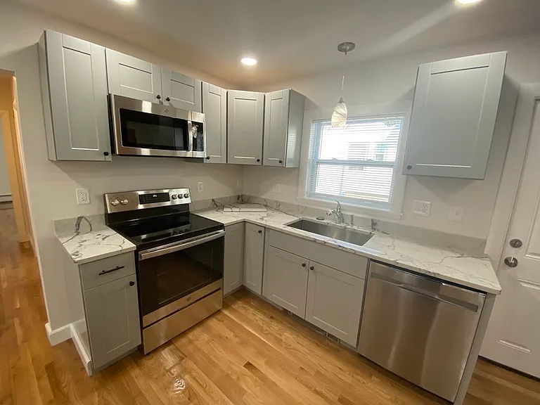 137 Main St — Photo 6