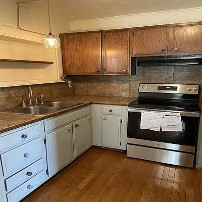 2108 Anderson St — Photo 4