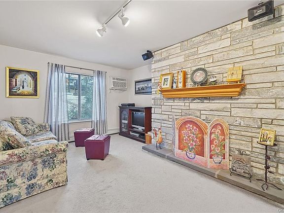 5th image of 10 Heritage Dr Unit A