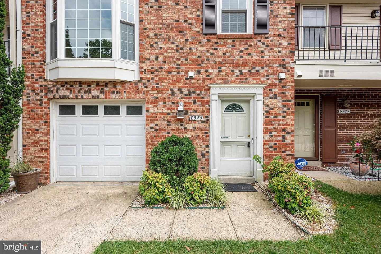 3 bed, 4.0 bath, 2038 sqft, $3,800 — Photo 3
