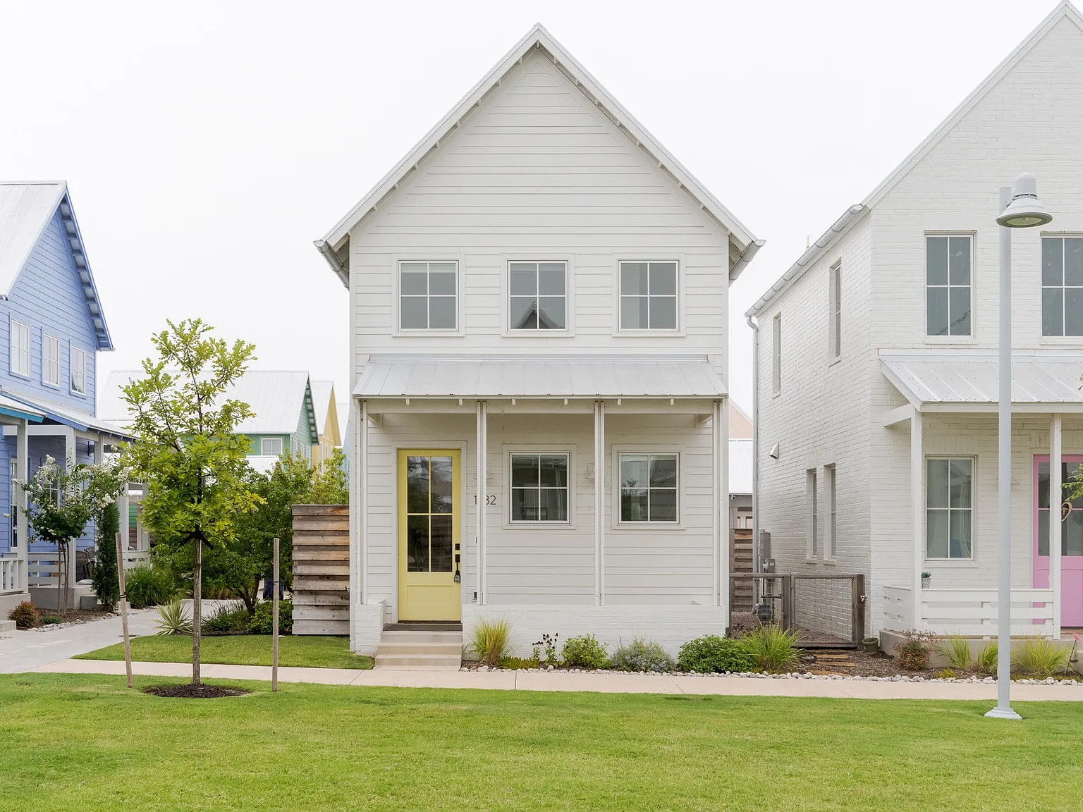 2 bed, 1.5 bath, 906 sqft, $2,200 — Photo 1