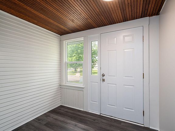 4th image of 732 Wood St