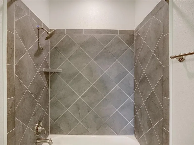 3105 Maurine Dr — Photo 29