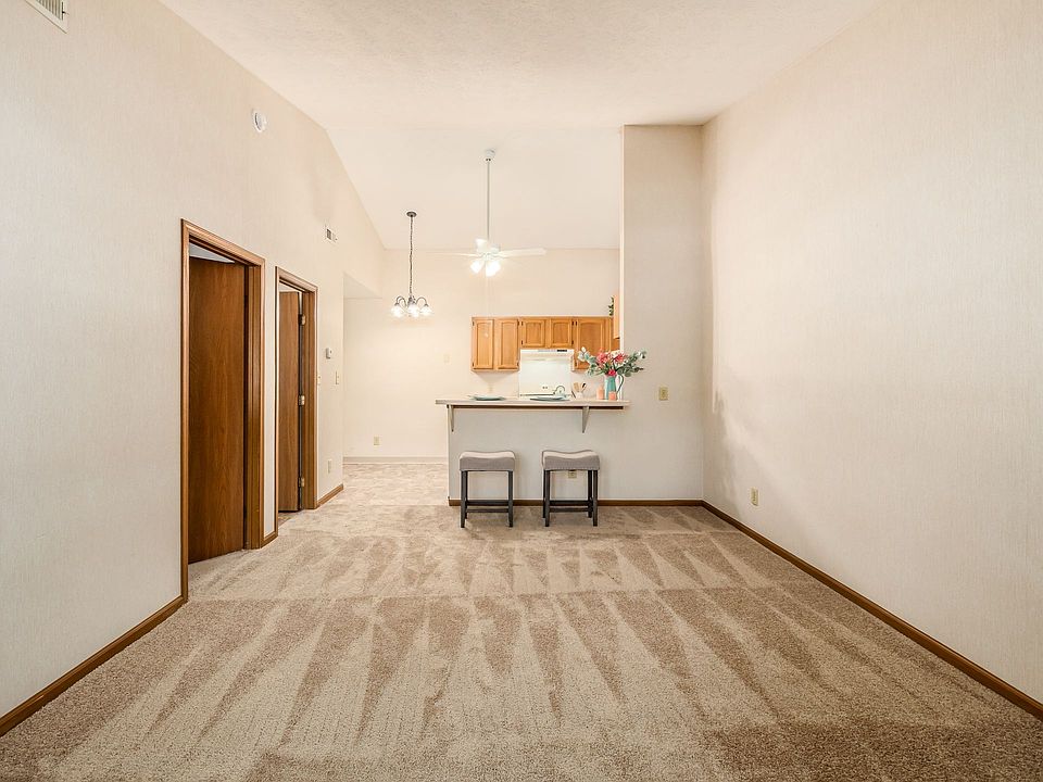 1st image of 2404 Royal Meadow Ln