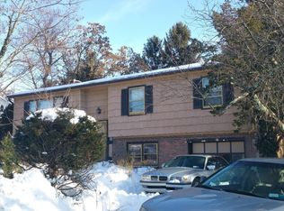 89 Vails Gate Heights Dr, New Windsor, NY 12553