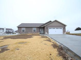 180 Granite Pointe Ln, Winfield, MO 63389