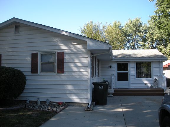 3rd image of 4140 Greenwood St