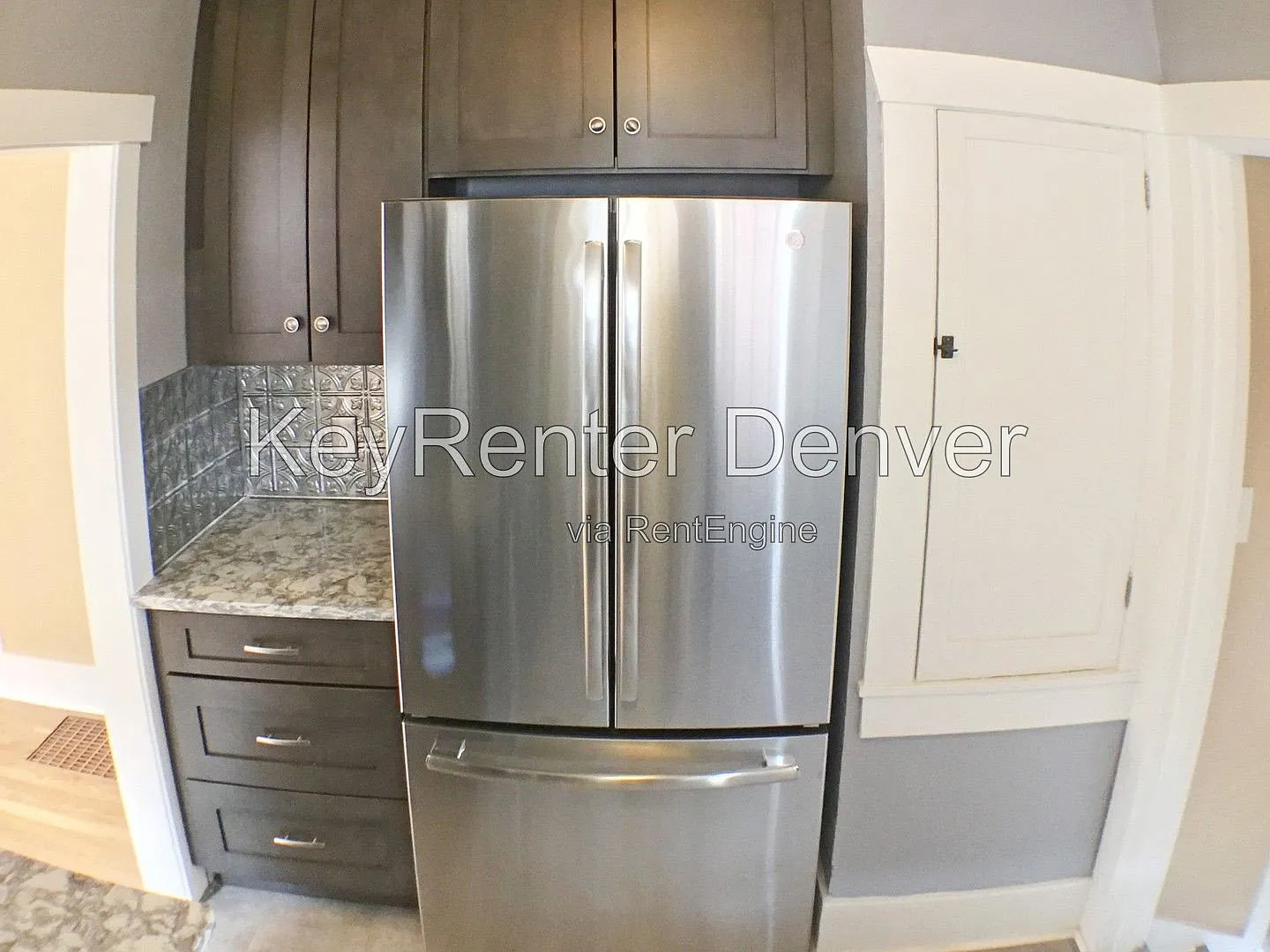 2 bed, 1.0 bath, 1342 sqft, $2,300 — Photo 4