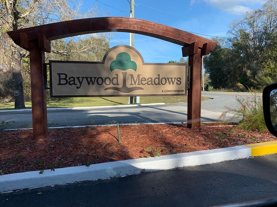 Baywood Meadows is conveniently located, minutes from the Suncoast Expressway, connecting you to endless theme park attractions, the airport, and downtown Tampa. There are many fine seafood restaurants, and beachfront locations to choose from.