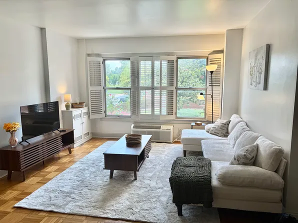 2500 Q St NW, Washington, DC