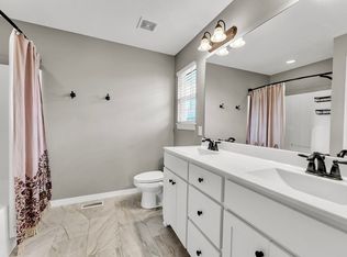 819 S Trail Point Ct, Nixa, MO 65714