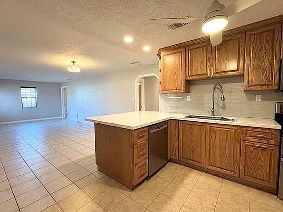 3rd image of 2353 Florida Blvd