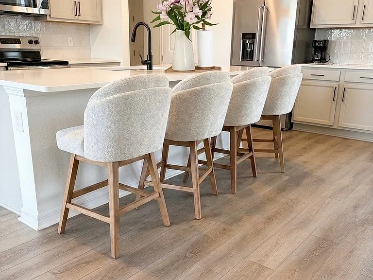 Island for 4 bar stools