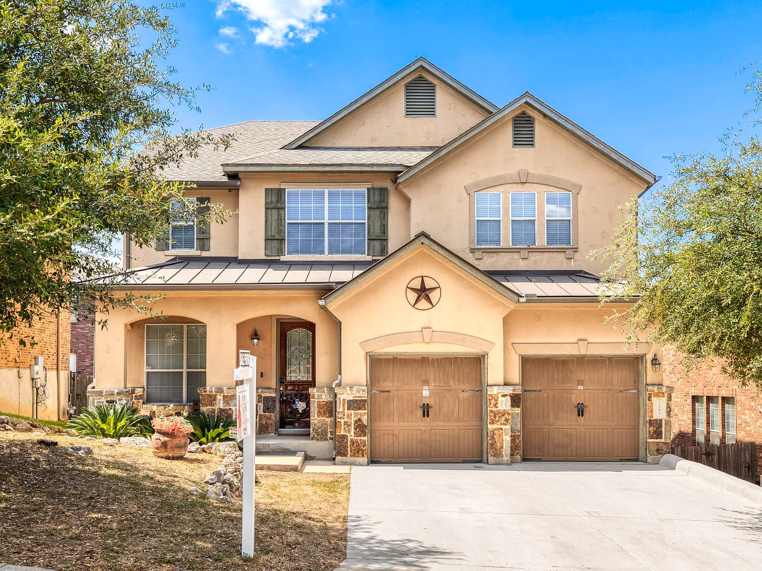 4 bed, 3103 sqft, $2,995 — Photo 1