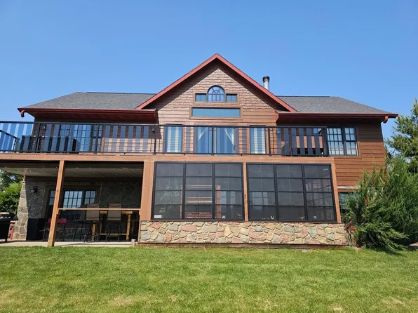 N7610 N Stone Gate Dr, New Lisbon, WI 53950