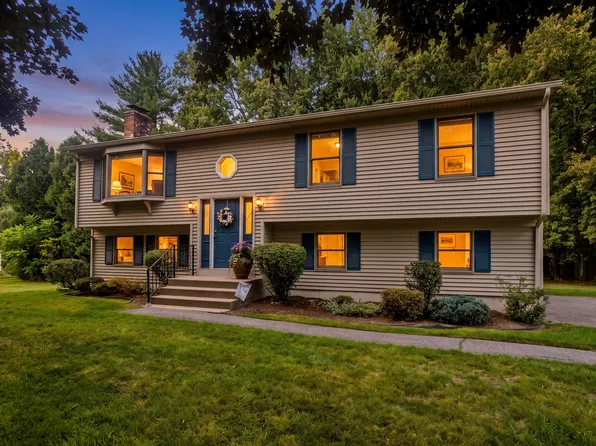 5 Tamarack Ln, Feeding Hills, MA 01030