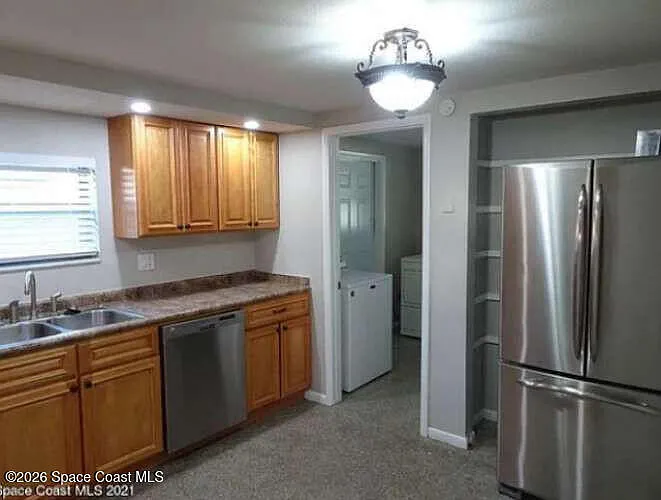 715 Clarke Ave — Photo 9