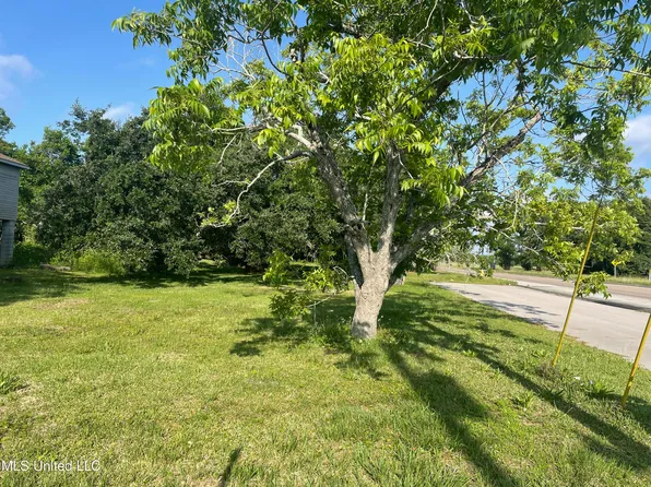 341 Collier St, Biloxi, MS 39530