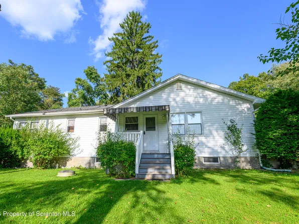 25 Chapman St, Jermyn, PA 18433