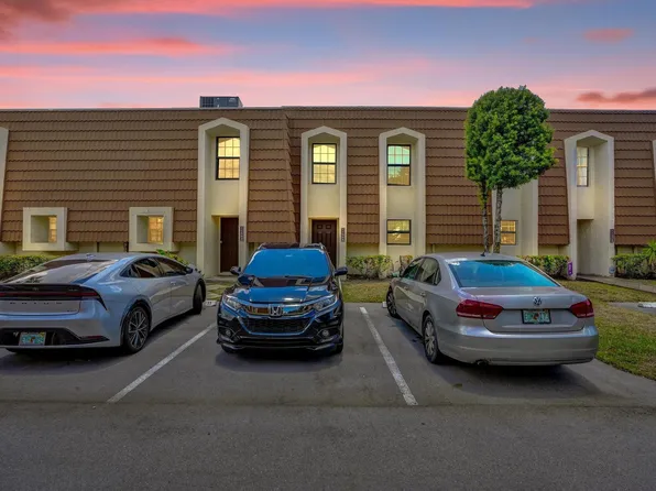 11568 NW 1st Street, Plantation, FL 33325