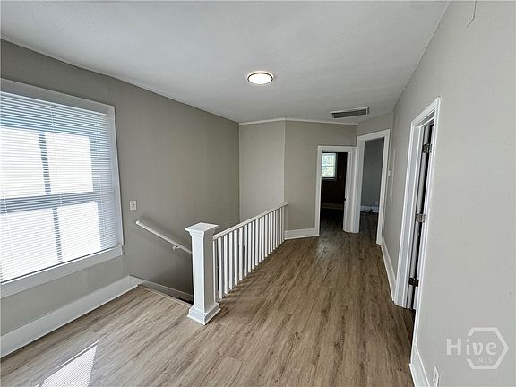 2nd image of 1112 E Anderson St