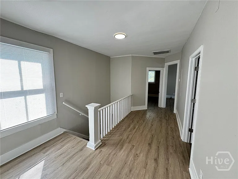 1112 E Anderson St — Photo 2