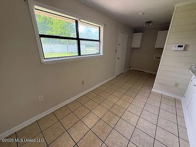 3 bed, 2.0 bath, 1300 sqft, $1,500 — Photo 3