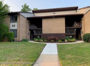 39 Meadow Green Cir UNIT B, Manalapan, NJ