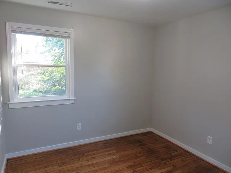 327 S 13th Ave — Photo 12