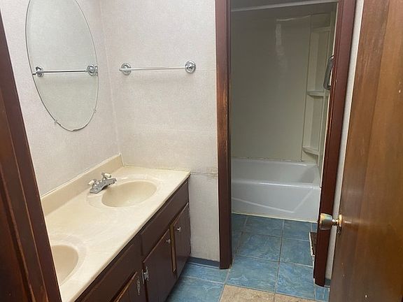 4th image of 372 Luella Ave