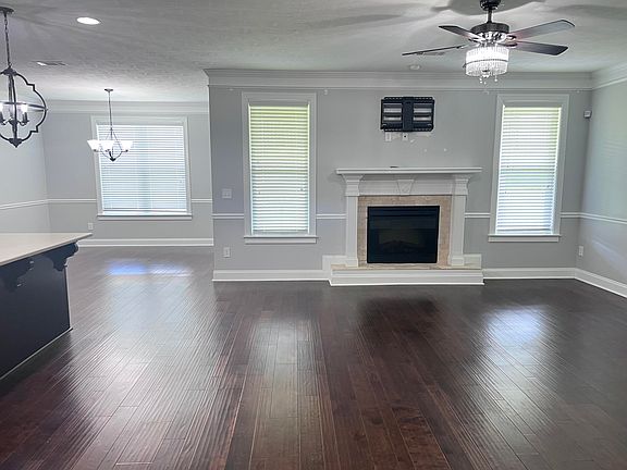 4th image of 212 Tulip Dr