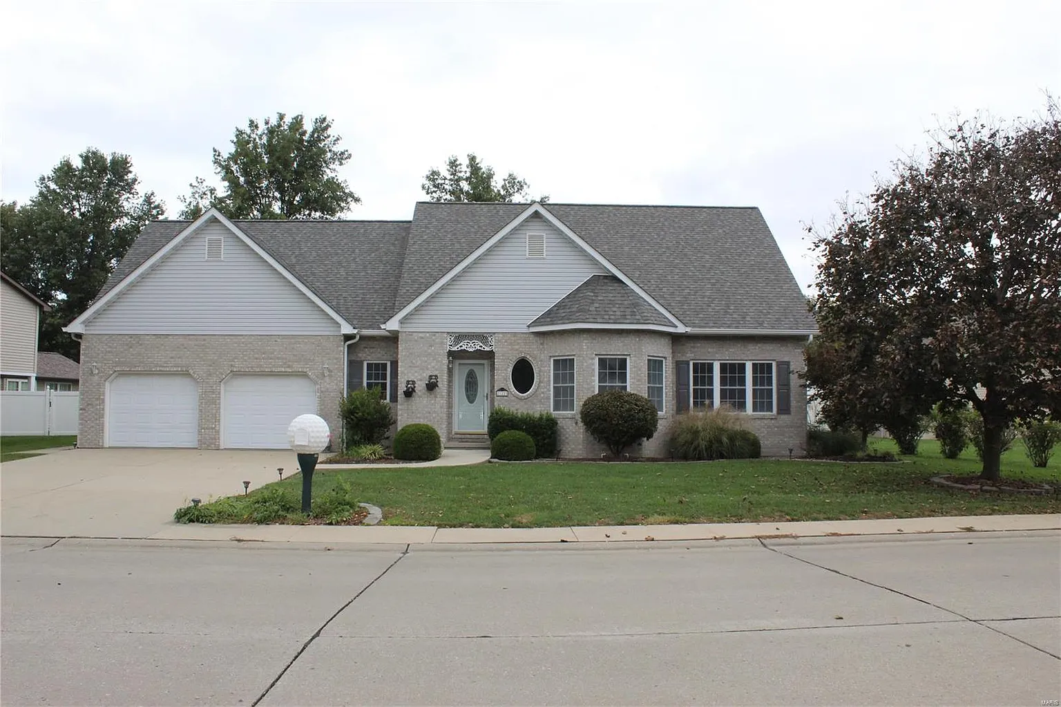 122 W Hillside Dr photo 1