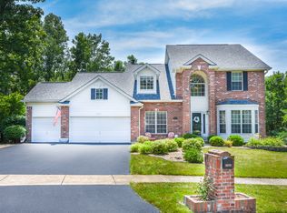 3272 Ridgetop View Dr, Saint Louis, MO 63129