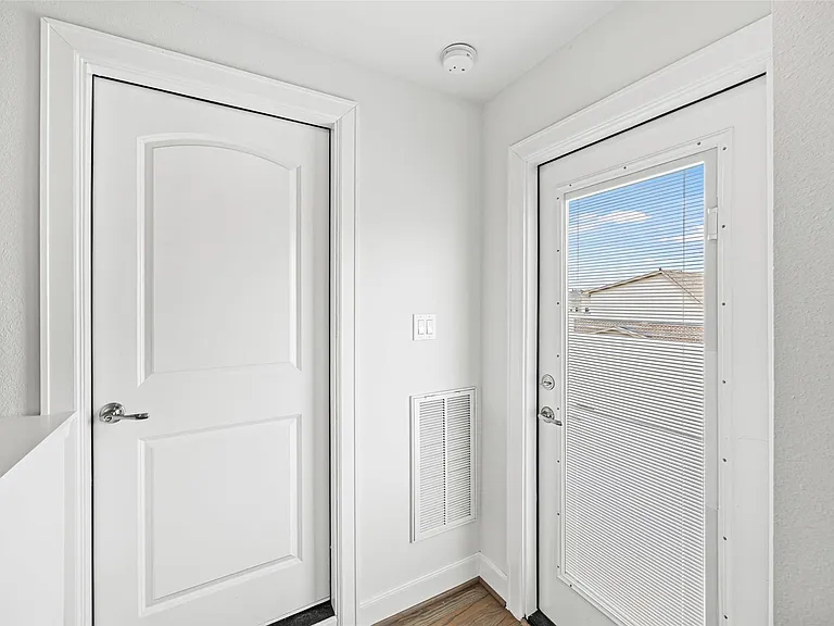 719 Leverkuhn St — Photo 38