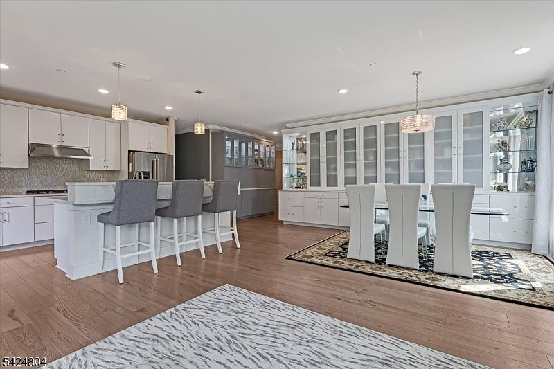 1st image of 2 Vanderbilt Blvd #106