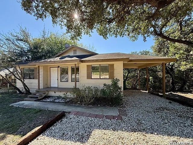 3 bed, 2.0 bath, 1158 sqft, $1,650 — Photo 1