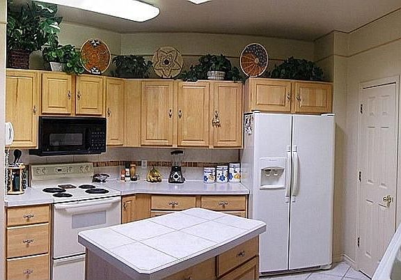 Large Kitchen with Island