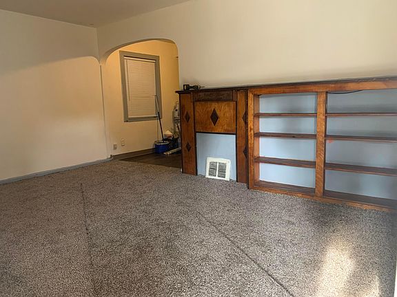 4th image of 133 Wrexham Ave