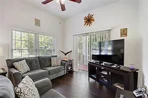 5 bed, 3.0 bath, 1102 sqft, $3,150 — Photo 3
