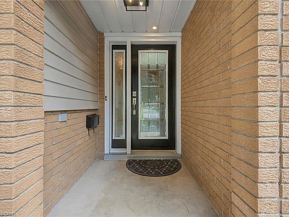 4th image of 39 Rosemount Ave
