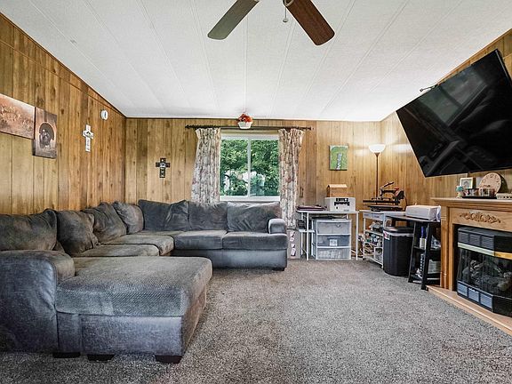 3rd image of 2547 Maple St
