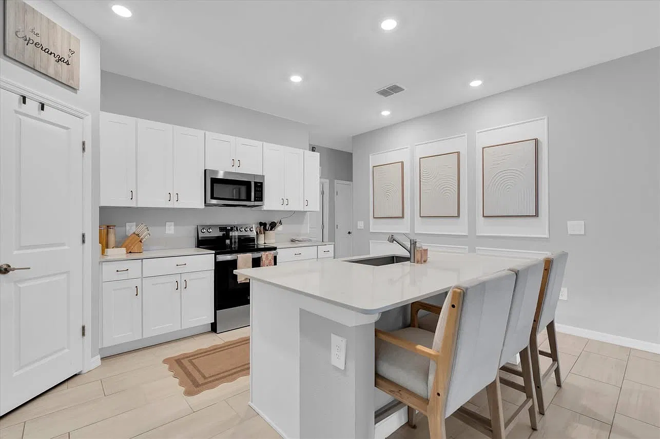 4 bed, 1817 sqft, $2,800 — Photo 2