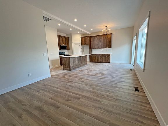 5th image of 430 Center E