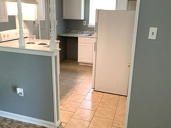 3rd image of 3849 Jasmine Dr
