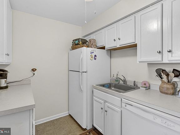 4th image of 641 Waterloo Rd