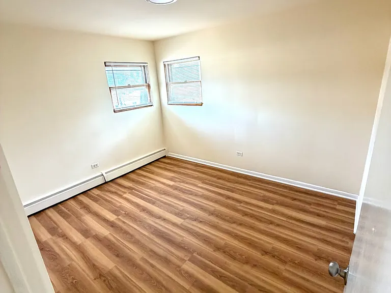 606 N Wolf Rd #9 — Photo 2