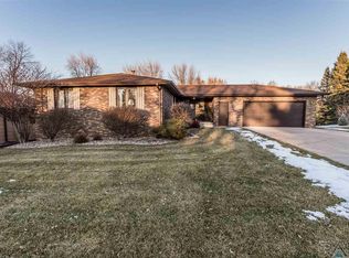 320 E Autumn Ln, Sioux Falls, SD 57105